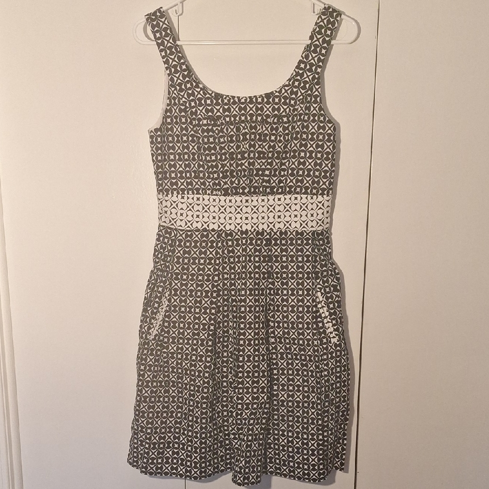 Elegant Black and White Geometric Dress
